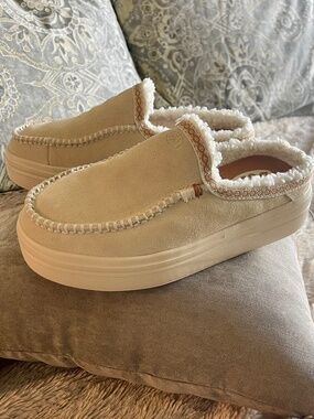 Hey Dude Austin Lift beige suede slip-ons